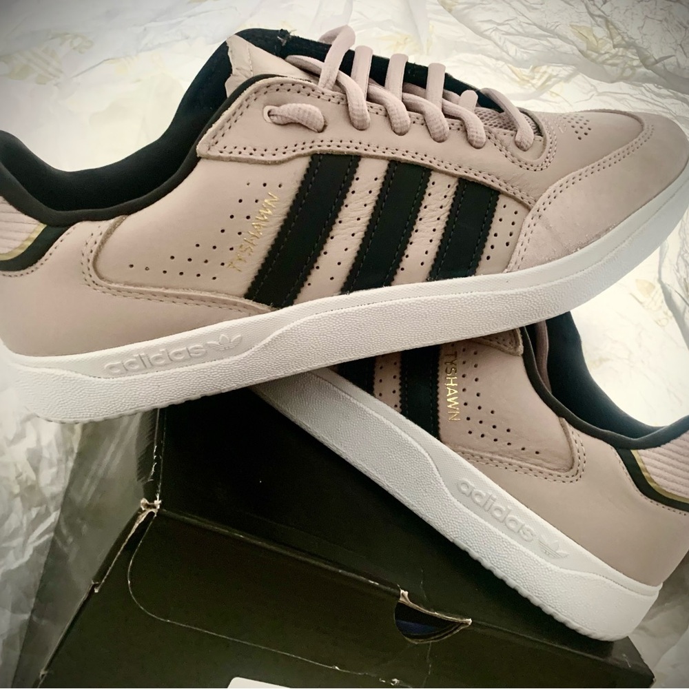 Adidas Taupe and Black Casual Sneakers TUSHAWN LOW SKATEBOARDING shoes  🛹